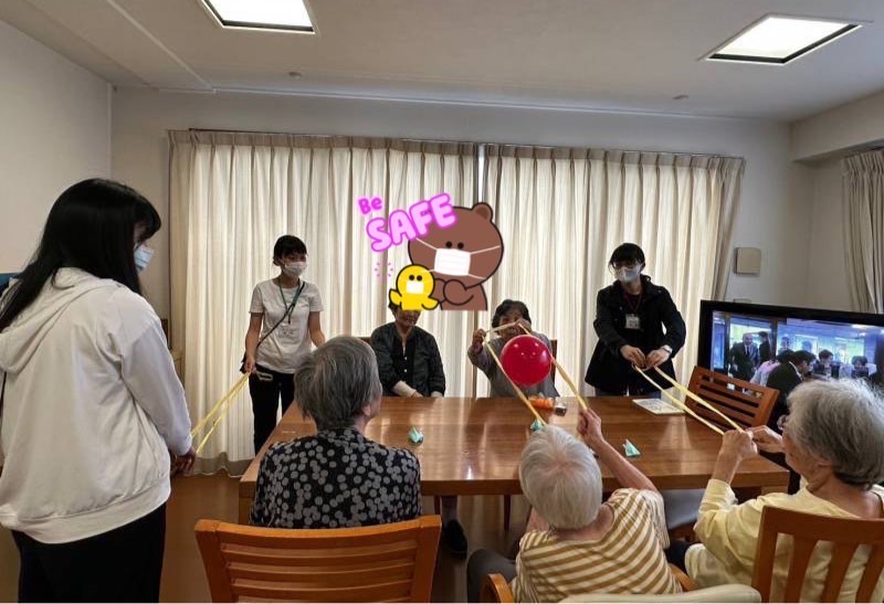 图说：亚大护理学系学生参与日本本鹄沼团体家屋活动
